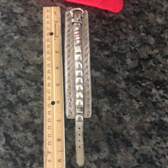 Uno de 50 cream cowhide leather with silver rivets unisex cuff. - Picture 11 of 14